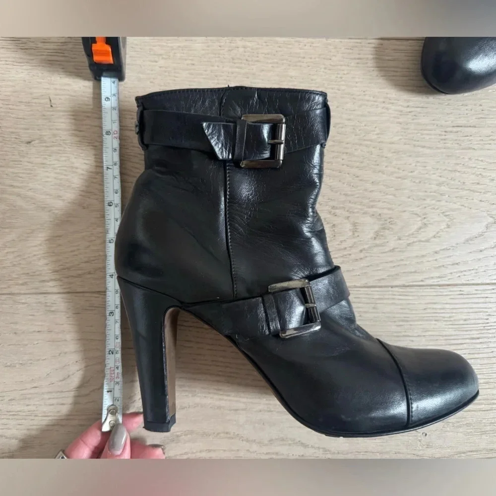 Seventy leather heeled booties size 37